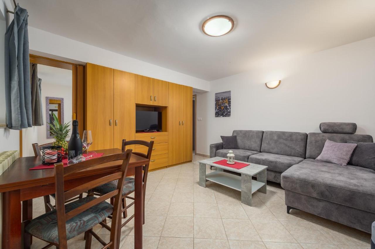 Apartments With A Parking Space Lovran, Opatija - 7869 Extérieur photo